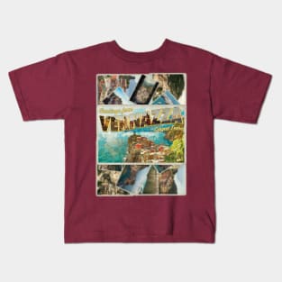 Greetings from Vernazza Cinque Terre Vintage style retro souvenir Kids T-Shirt